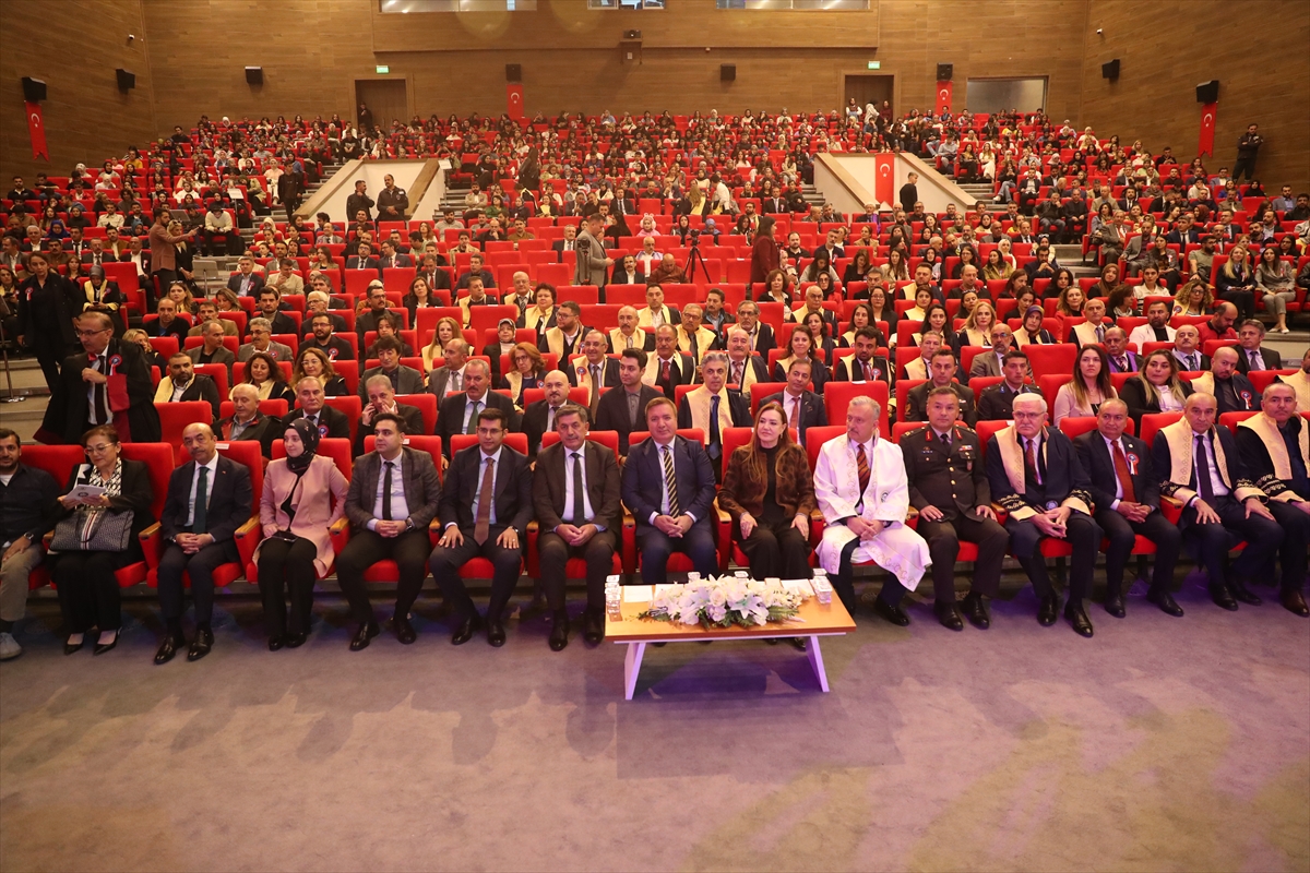 Erzincan Binali Yıldırım Üniversitesinde Akademik Yıl Açılış Töreni düzenlendi