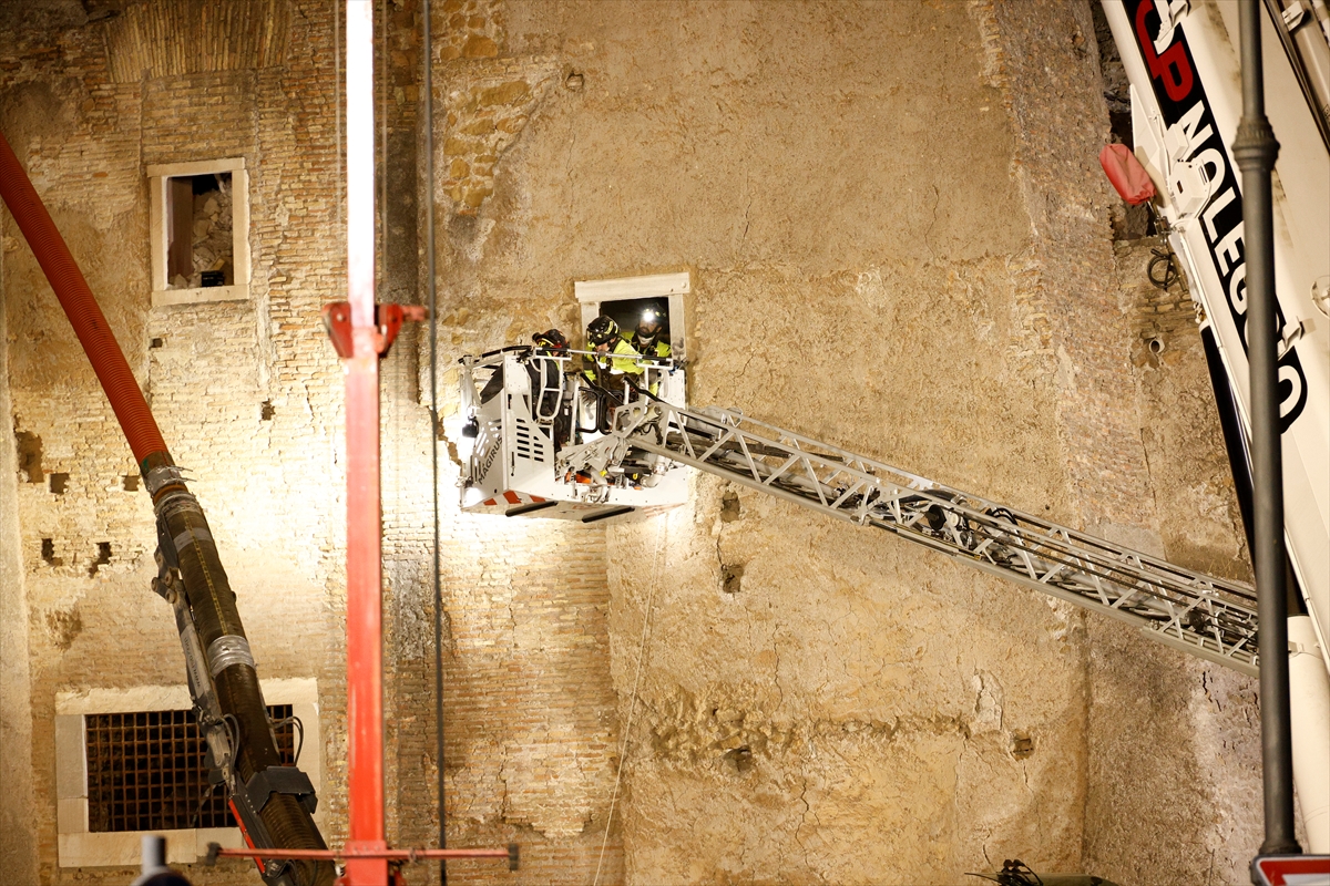 11 saat sonra enkazdan sağ çıkarıldı