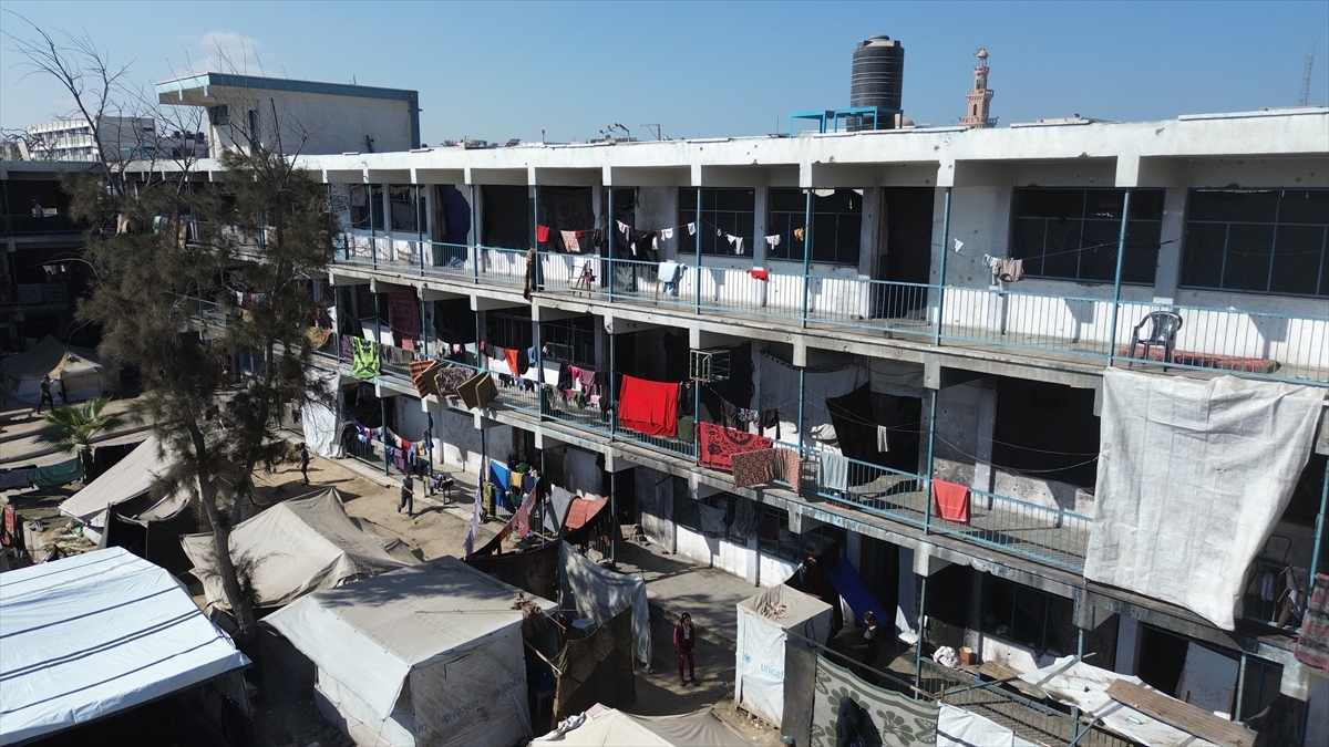 BM: Gazze'de yerinden edilmiş 75 bin Filistinli UNRWA'ya ait 100'ü aşkın binaya sığınmış