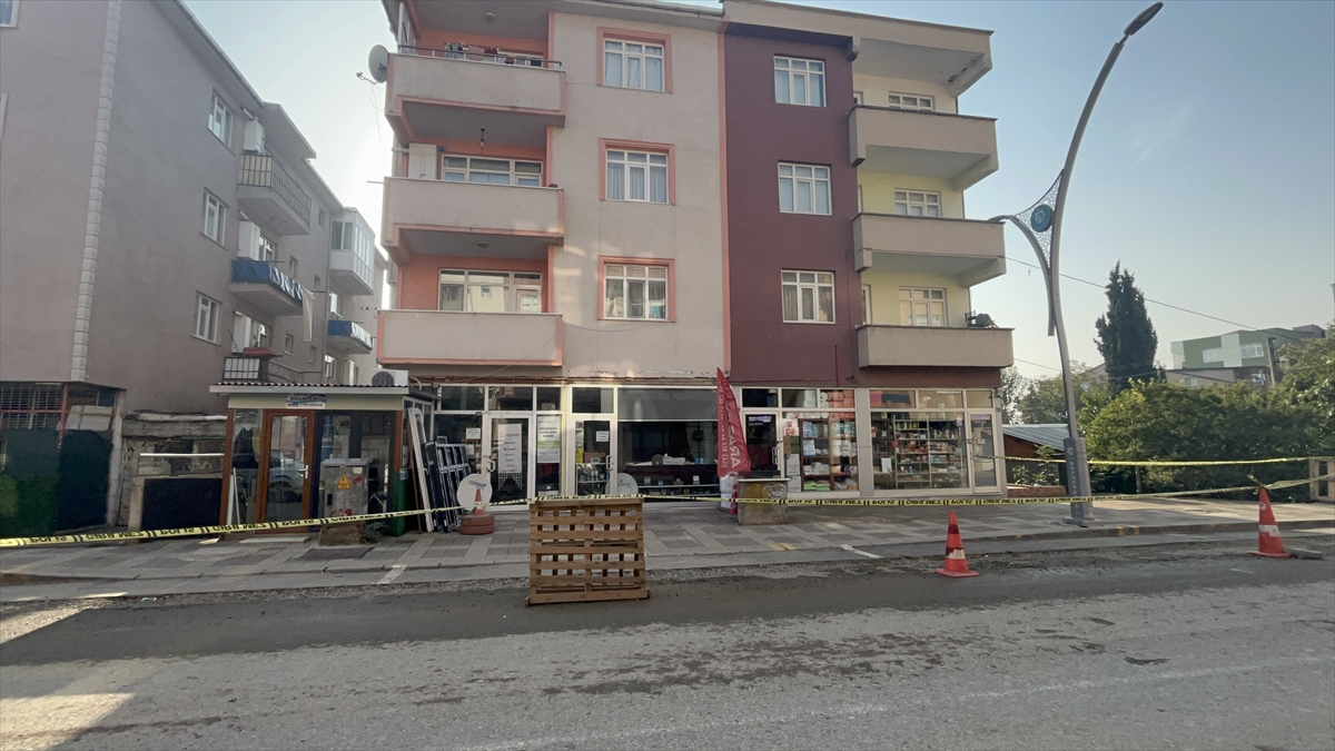 Kocaeli'de kolonlarında çatlak oluşan 3 bina boşaltıldı