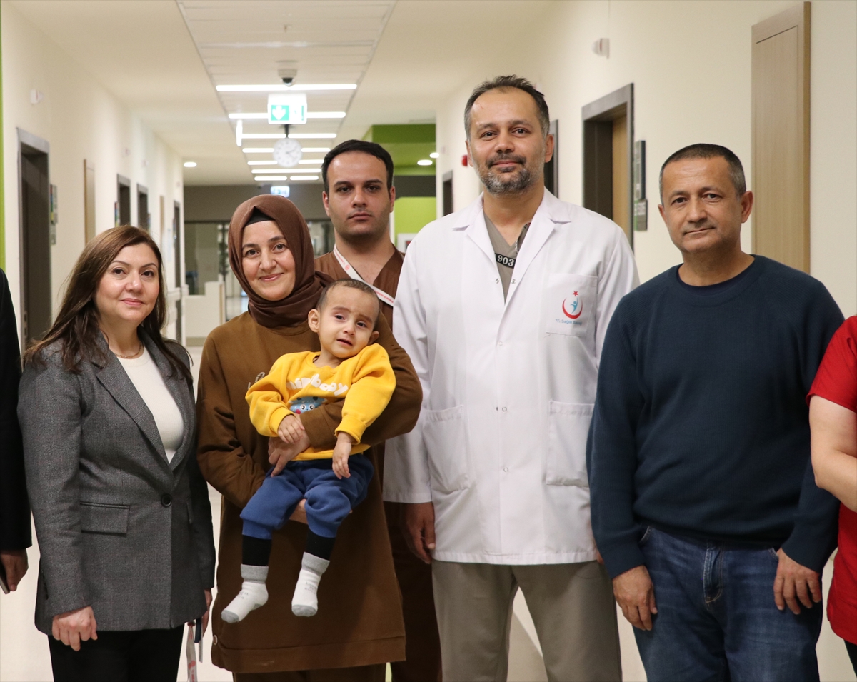 Gaziantep'te 13 aylık Hamza Tuğra beyin sapı implantıyla ilk kez duymaya başladı