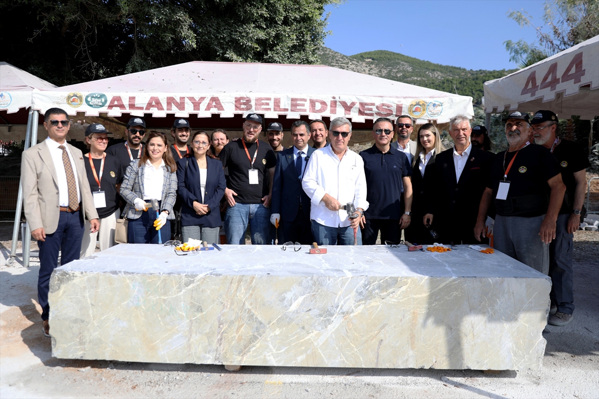 Alanya'da "Uluslararası Alanya Taş Heykel Sempozyumu" başladı
