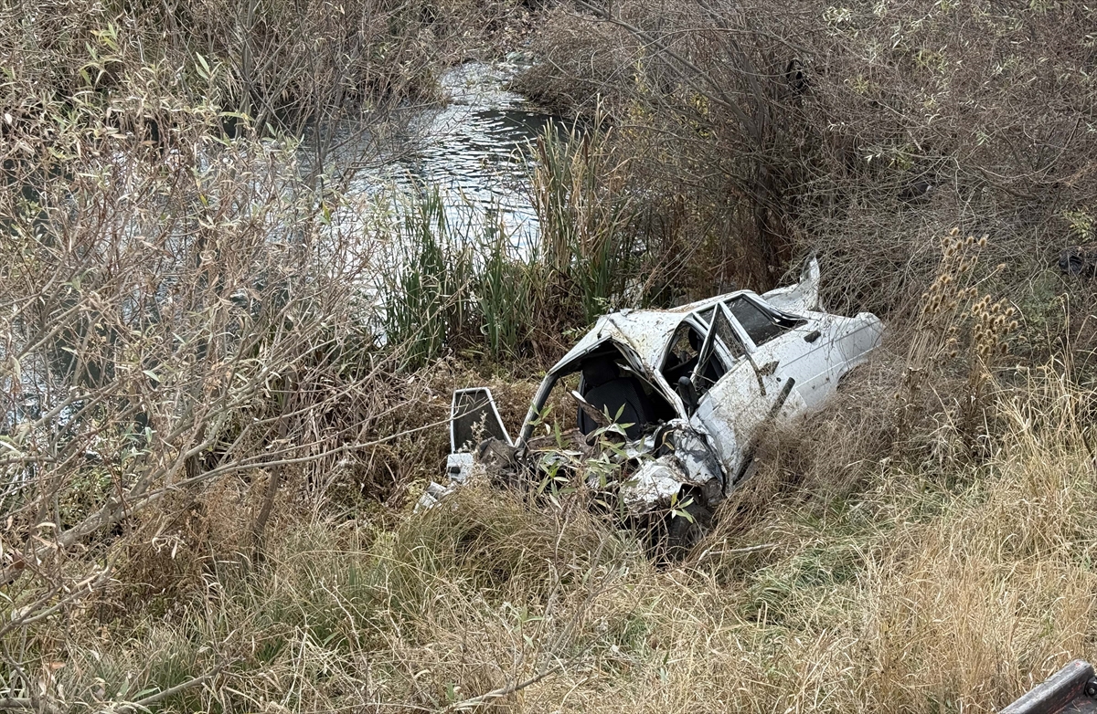 Kahramanmaraş'ta köprüden düşen otomobildeki 1 kişi öldü, 1 kişi yaralandı