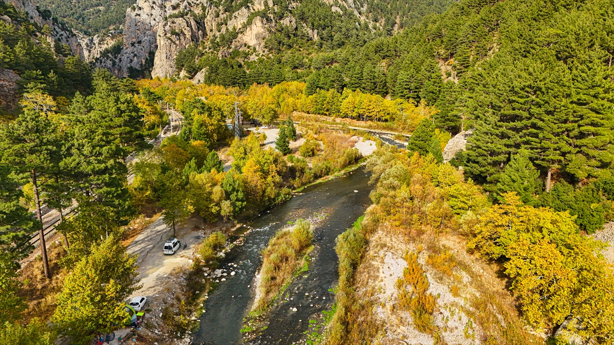 Adana'daki Belemedik Tabiat Parkı ve çevresi sonbaharın renklerine büründü
