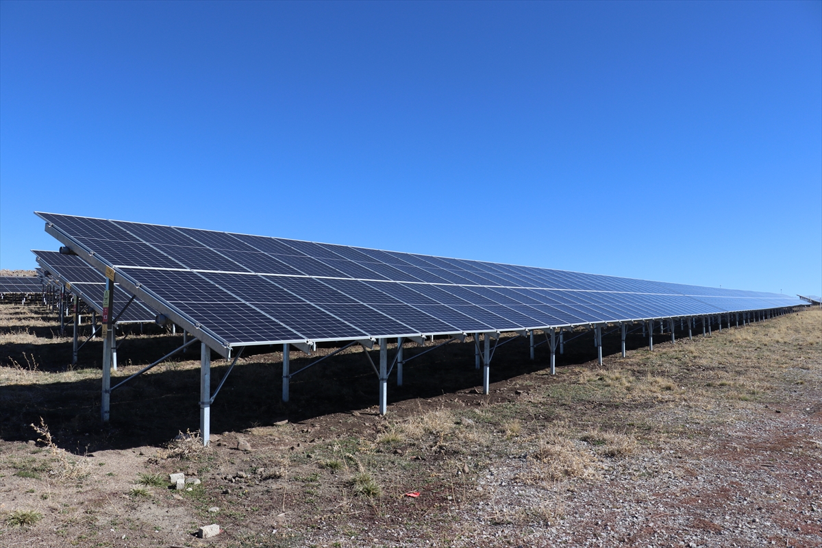 Ağrı'nın güneşi devlet desteğiyle elektrik enerjisine dönüşüyor