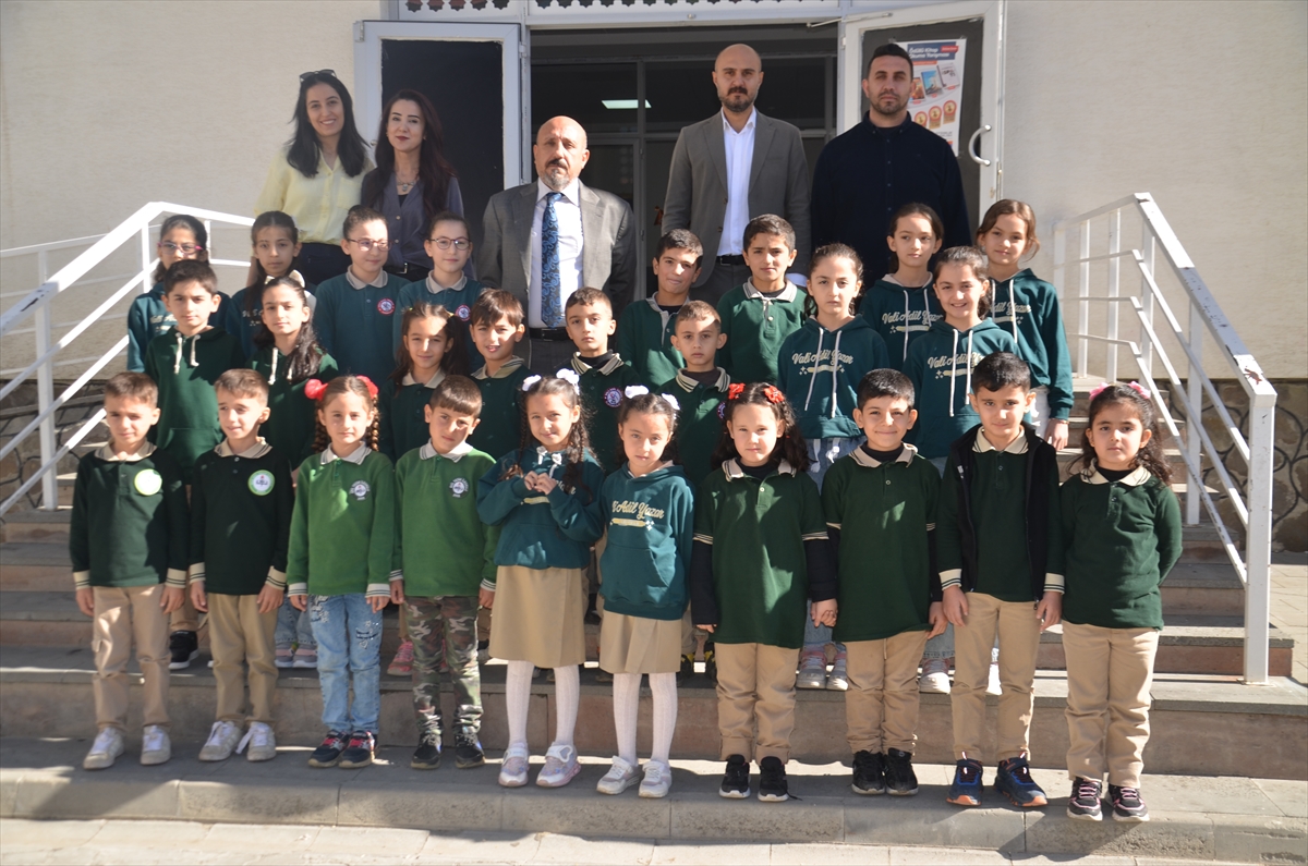 Muş'taki "ikizler okulu"nda 21 ikiz eğitim görüyor