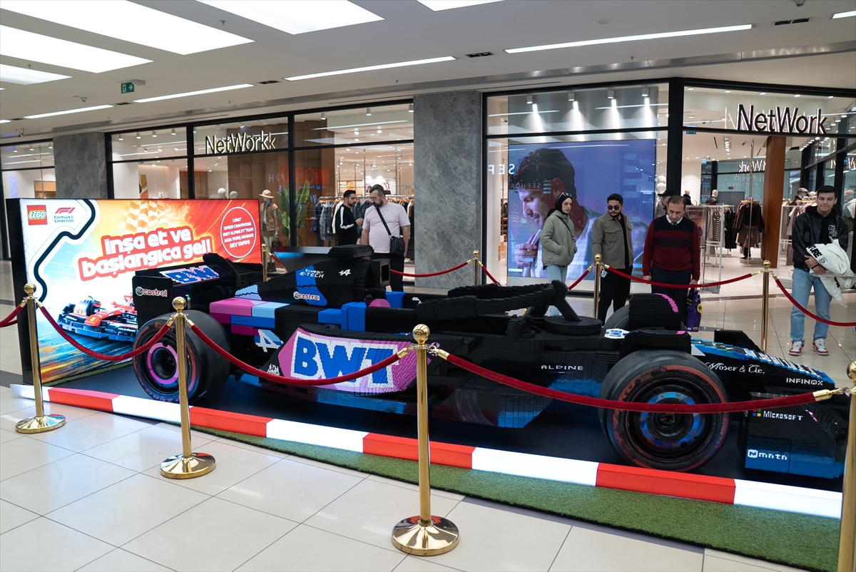 400 bin "lego" parçasıyla yapılan Formula 1 aracı Ankara'da sergileniyor