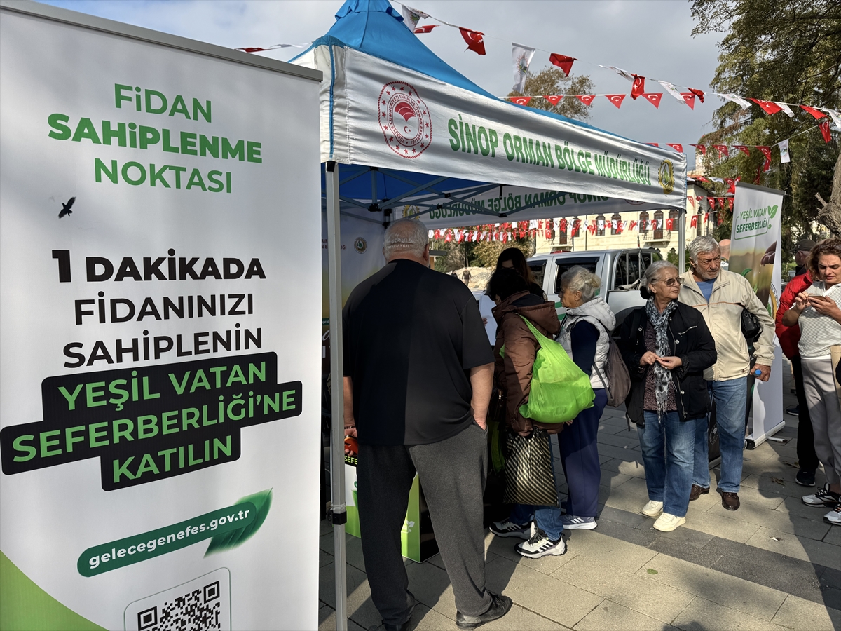 Sinop'ta "Yeşil Vatan Seferberliği" kapsamında vatandaşlara fidan dağıtıldı