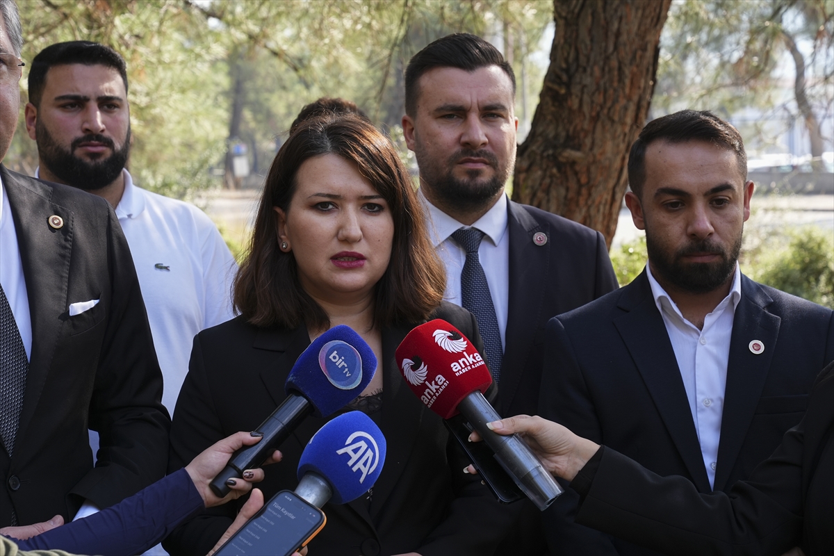 CHP Genel Başkan Yardımcısı Gökçen İzmir'de tutuklu partilileri ziyaret etti