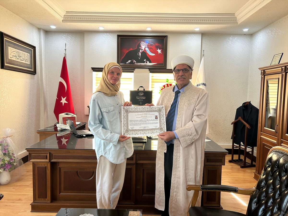 Antalya'da Polonyalı gazeteci Müslüman oldu