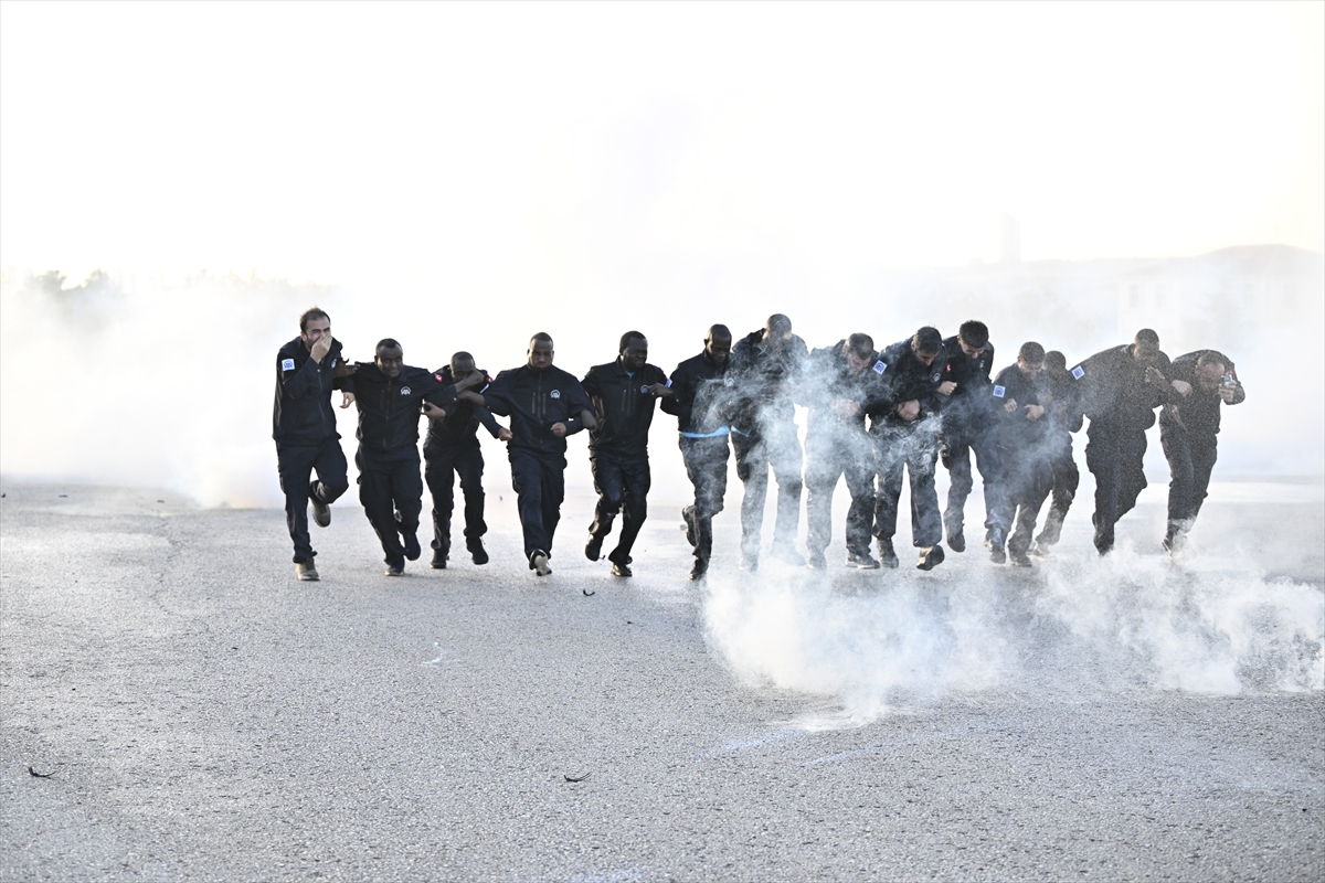 AA'nın savaş muhabirliği eğitiminde gazeteciler sahada karşılaşacakları koşullara hazırlandı