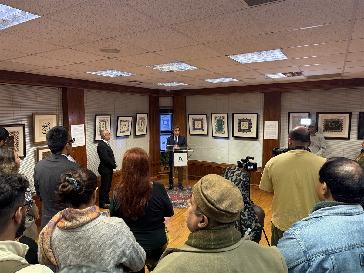 Londra Yunus Emre Enstitüsü'nde açılan sergiyle tasavvufun "hiçlik" anlayışı sanatla buluştu