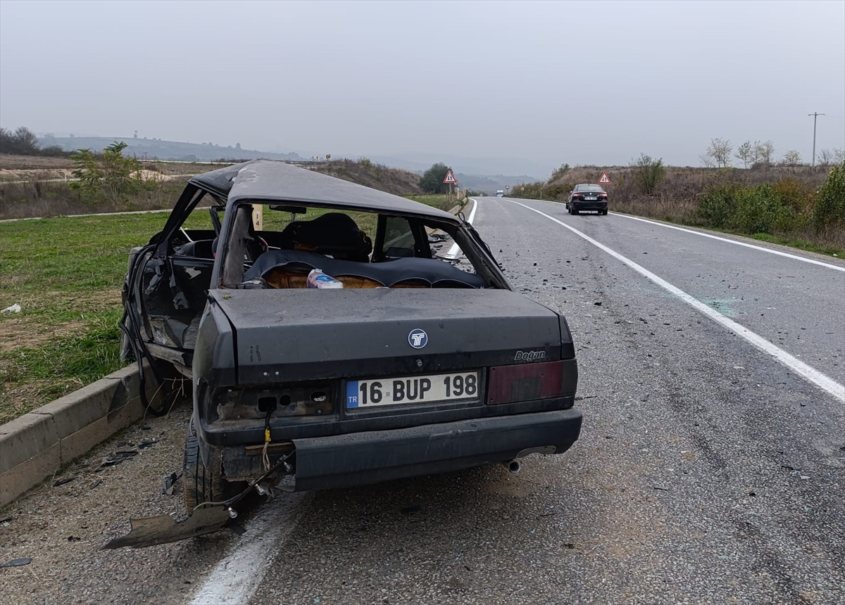 Bursa'da 2 otomobilin çarpıştığı kazada 1 kişi öldü, 2 kişi yaralandı