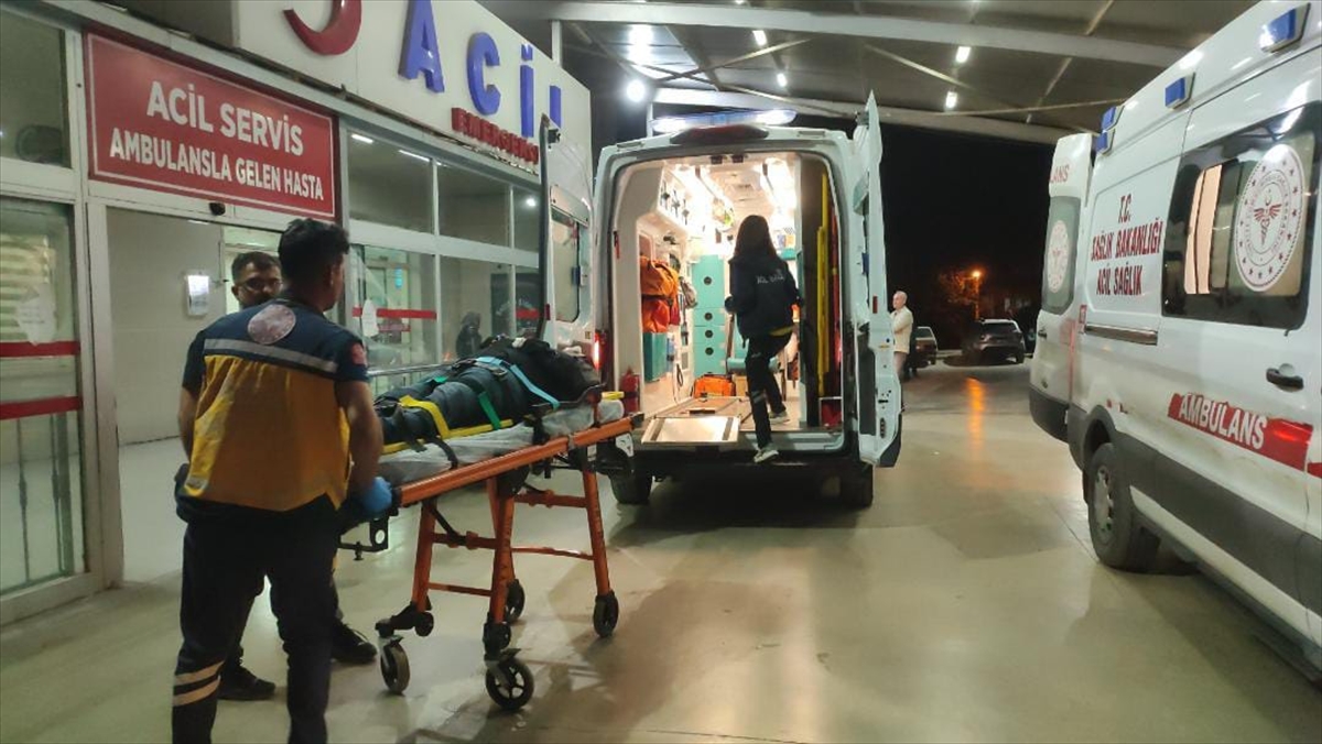 Adana'da çarpışan iki motosikletin sürücüleri yaralandı