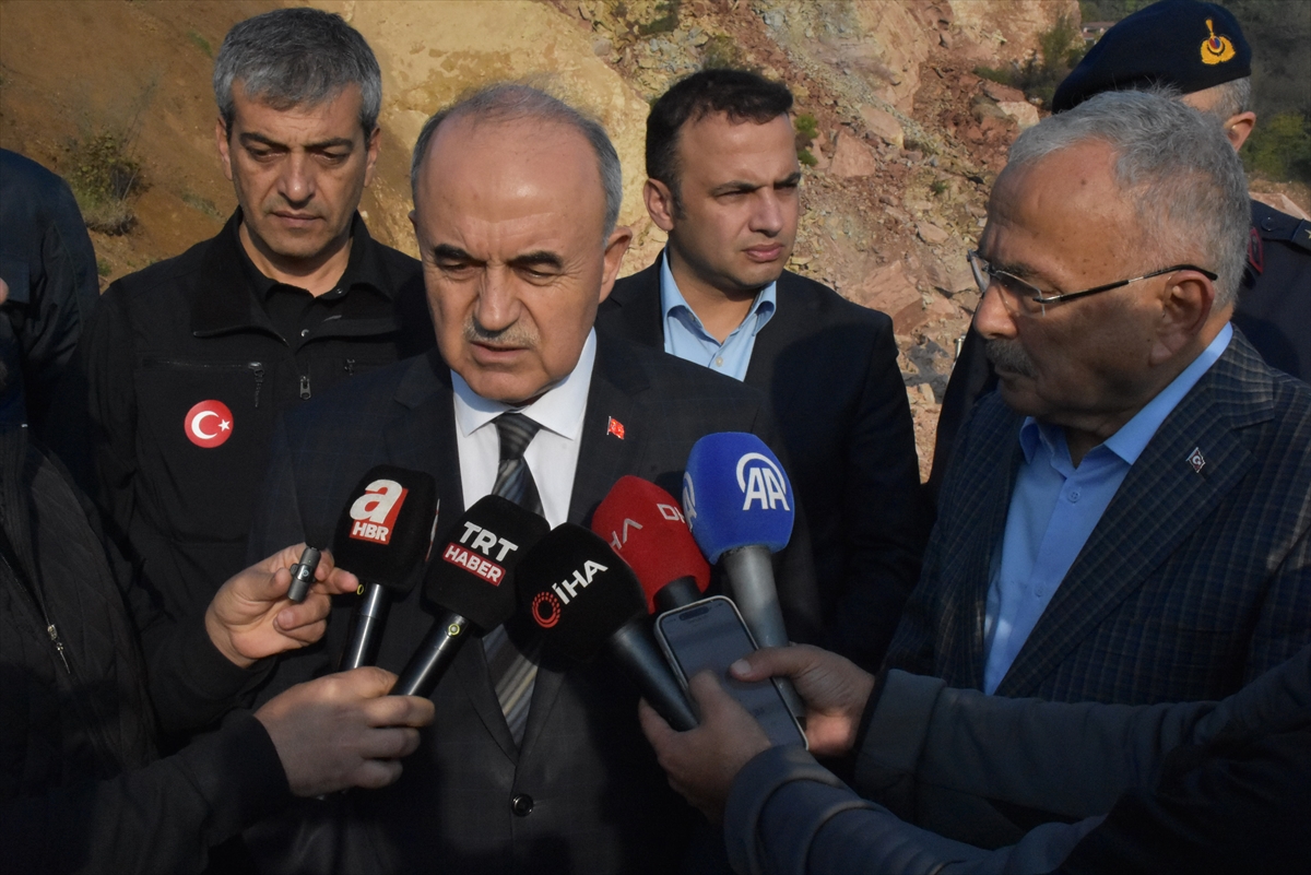 Ordu'da taş ocağı şantiyesinde göçük altında kalan işçiyi arama çalışmaları sürüyor