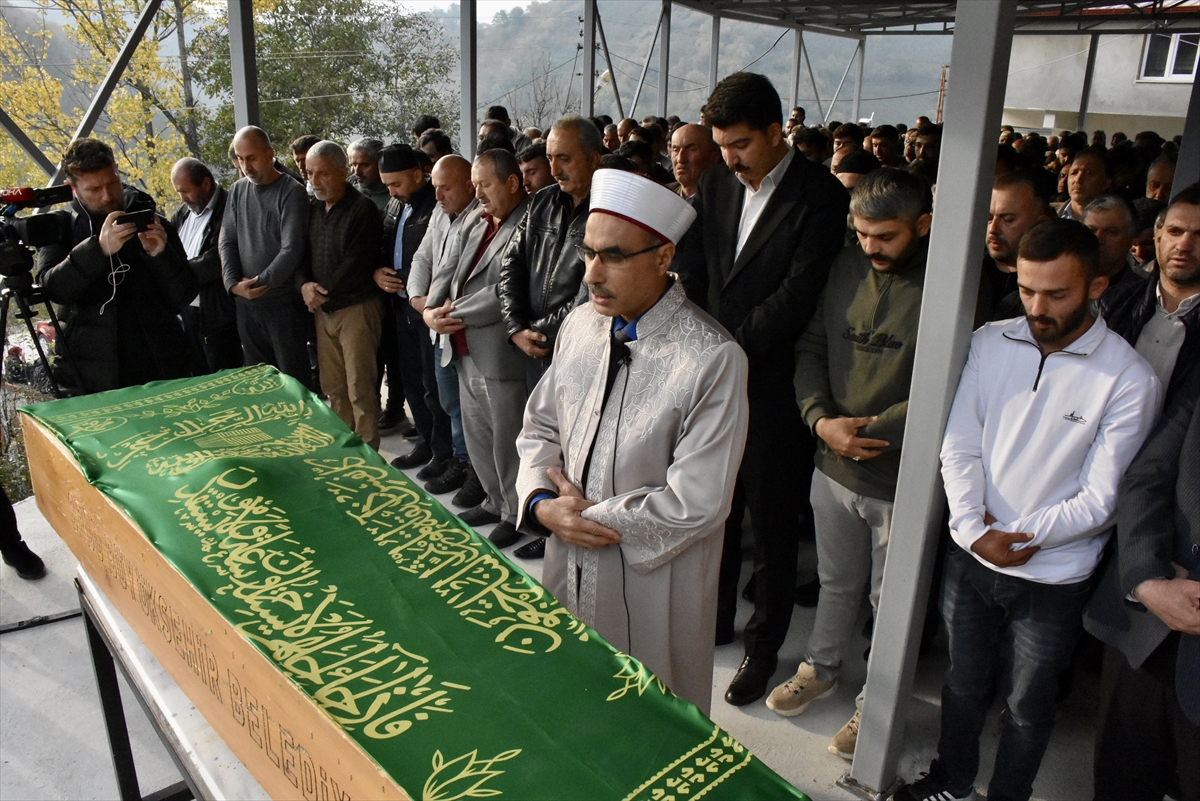 Ordu'da taş ocağı şantiyesindeki göçükte hayatını kaybeden işçinin cenazesi defnedildi
