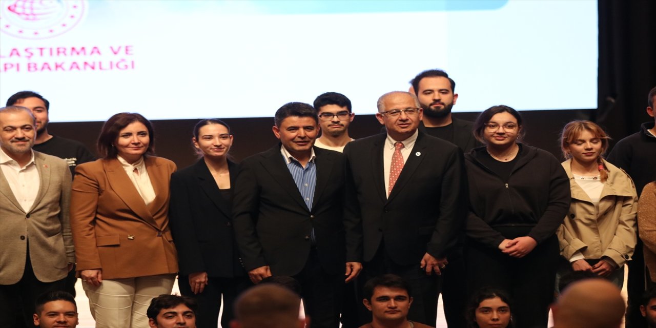 Bakan Yardımcısı Boyraz, Kocaeli Üniversitesi’nde ulaştırma yatırımlarını anlattı