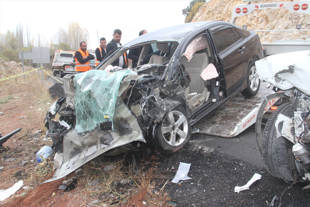Konya'da iki otomobilin çarpıştığı kazada 1 kişi öldü, 3 kişi yaralandı