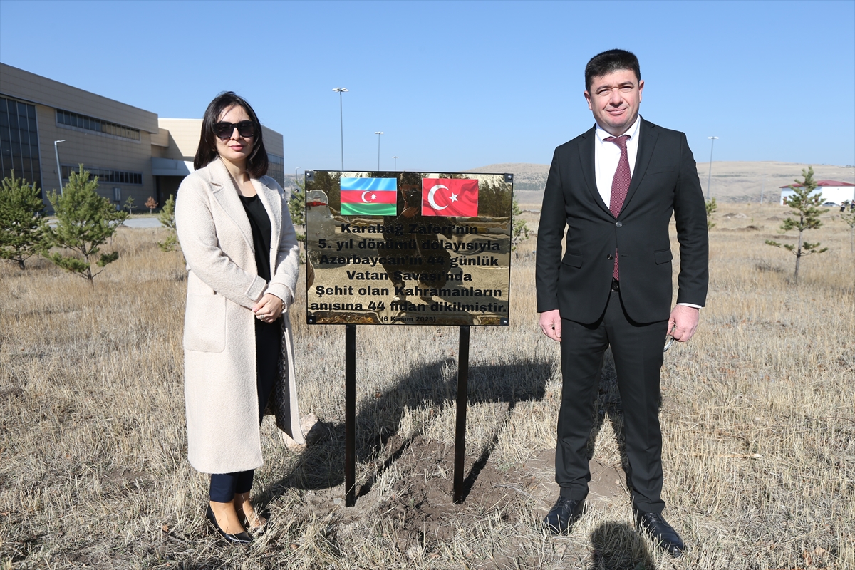 Karabağ Zaferi'nin 5. yıl dönümü dolayısıyla Kars'ta 44 fidan toprakla buluşturuldu