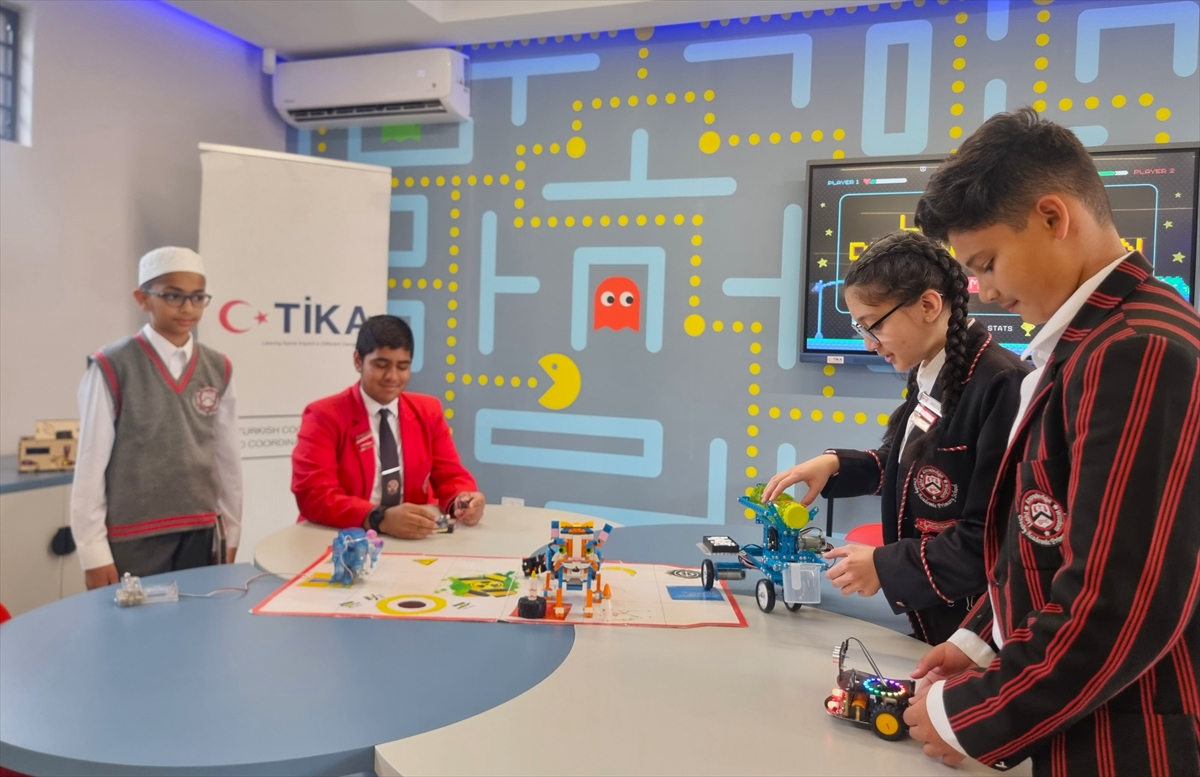 TİKA, Güney Afrika'daki ilkokulda robotik kodlama sınıfı kurdu