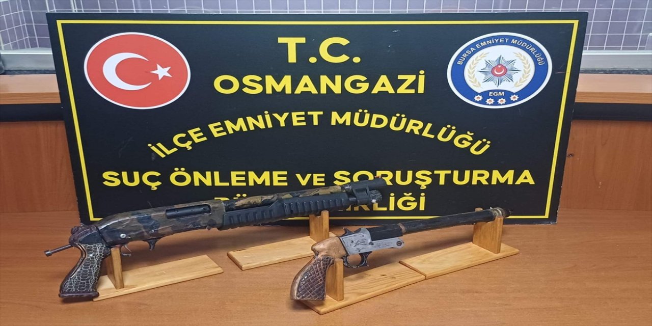 Bursa’da yasa dışı silah imalatına operasyon: 3 şüpheli gözaltına alındı, tabanca ve tüfekler ele geçirildi
