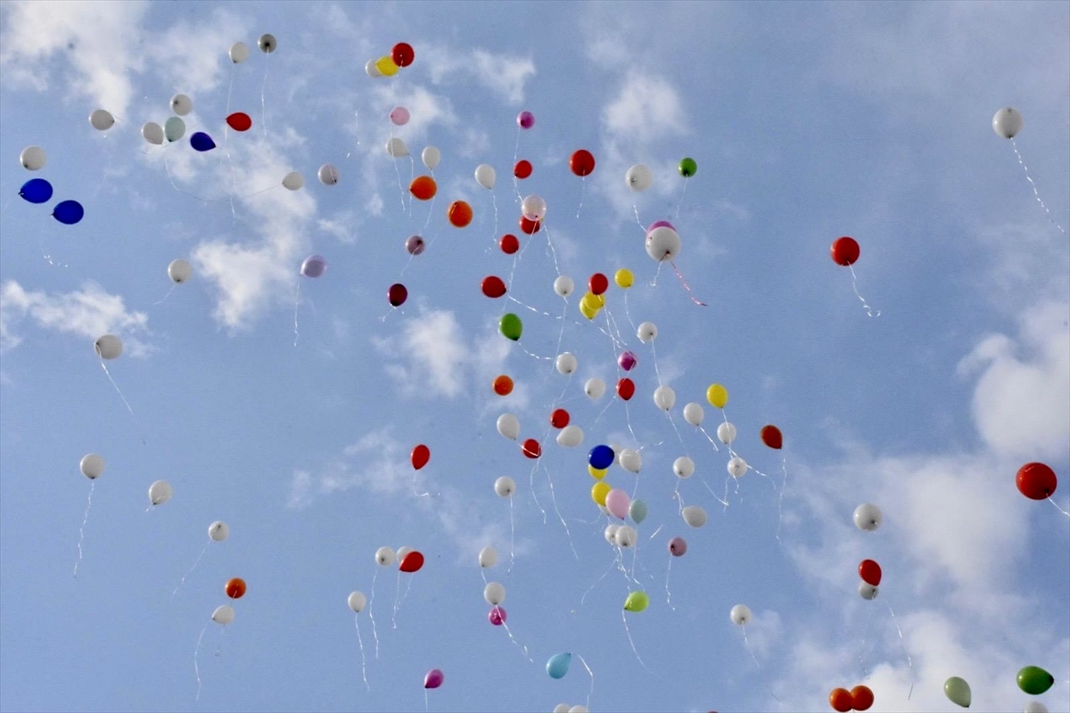 Ordu'da lösemiyi yenen 8 yaşındaki Mirza için gökyüzüne balonlar bırakıldı