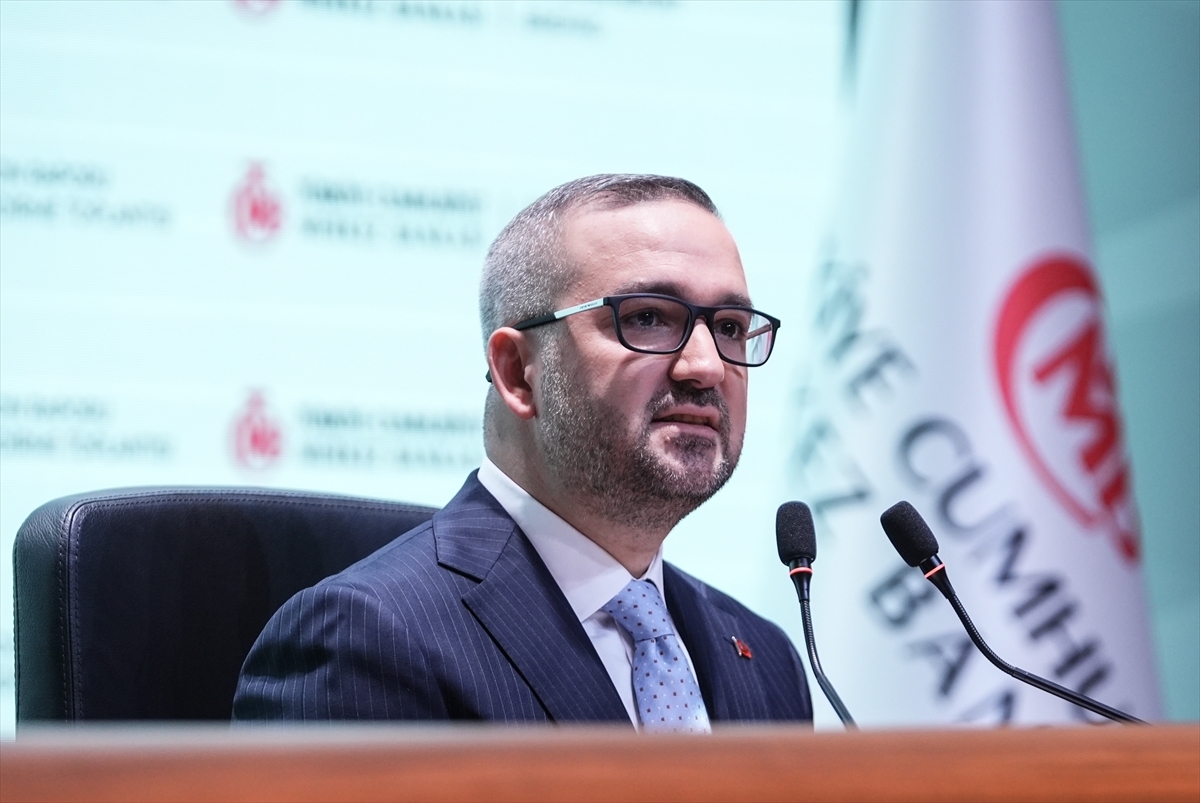 "Küresel belirsizlik, tarihsel ortalamaların üzerinde kalmaya devam ediyor"