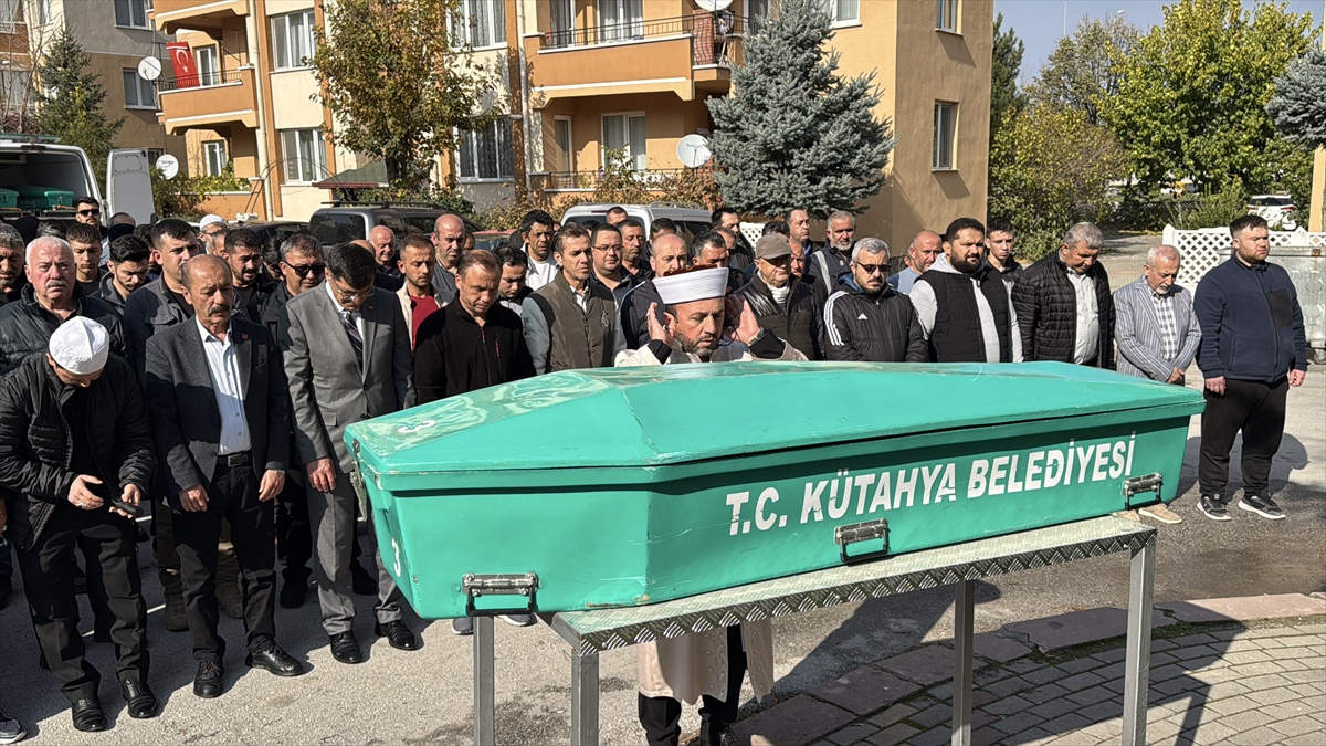 Kütahya'da vefat eden "Cep Herkülü" Süleymanoğlu'nun antrenörü Pekünlü'nün cenazesi defnedildi