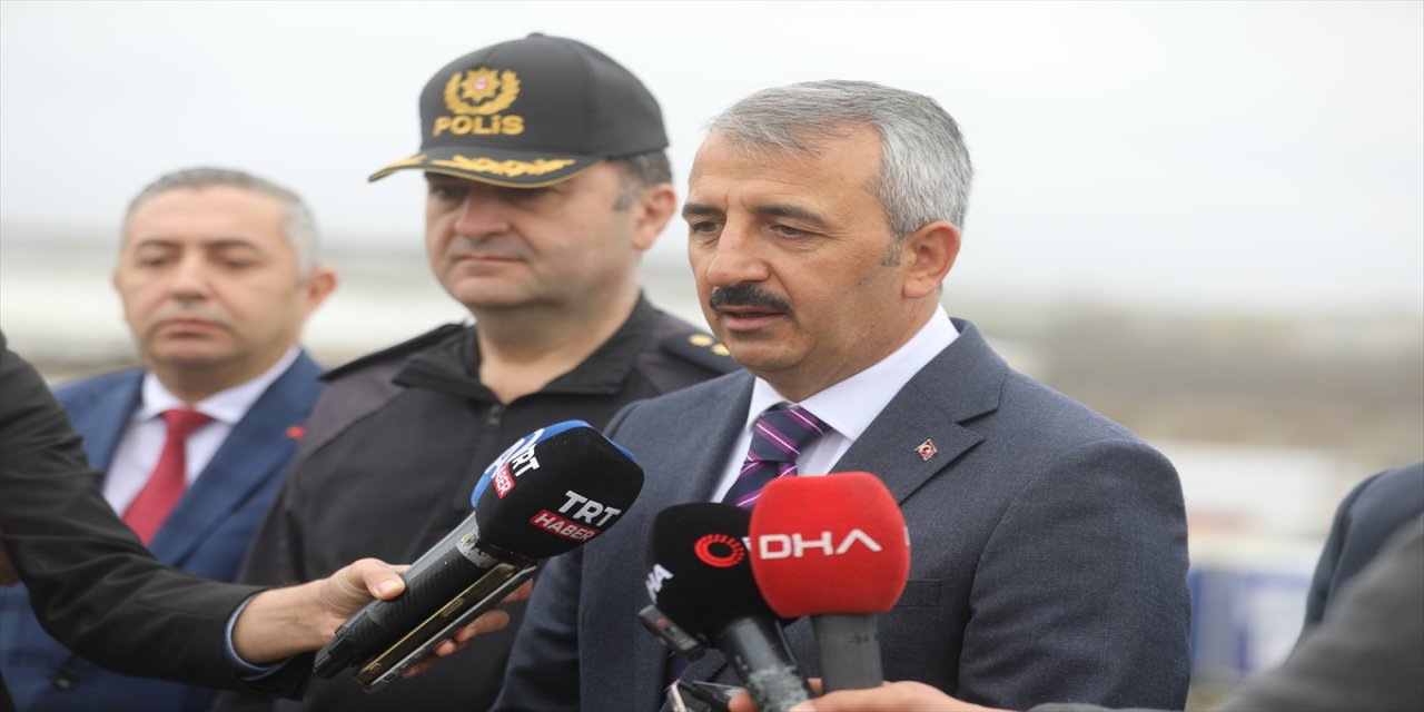 Edirne Valisi Sezer: Sınır kapılarında tır bekleme süresi 74 saatten 14 saate düştü