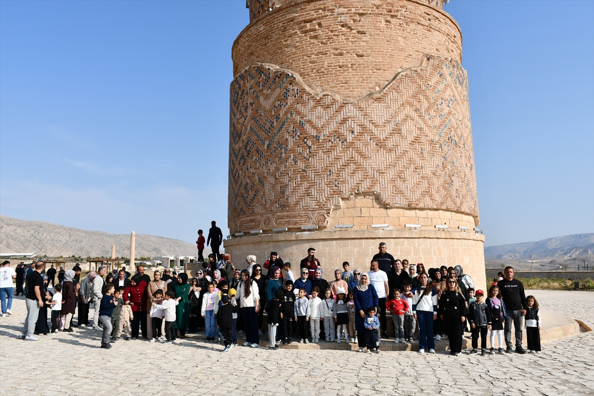 Batman'da öğrenciler Hasankeyf'te tarihi mekanları gezdi, Ilısu Baraj Gölü'nde tekne turu yaptı