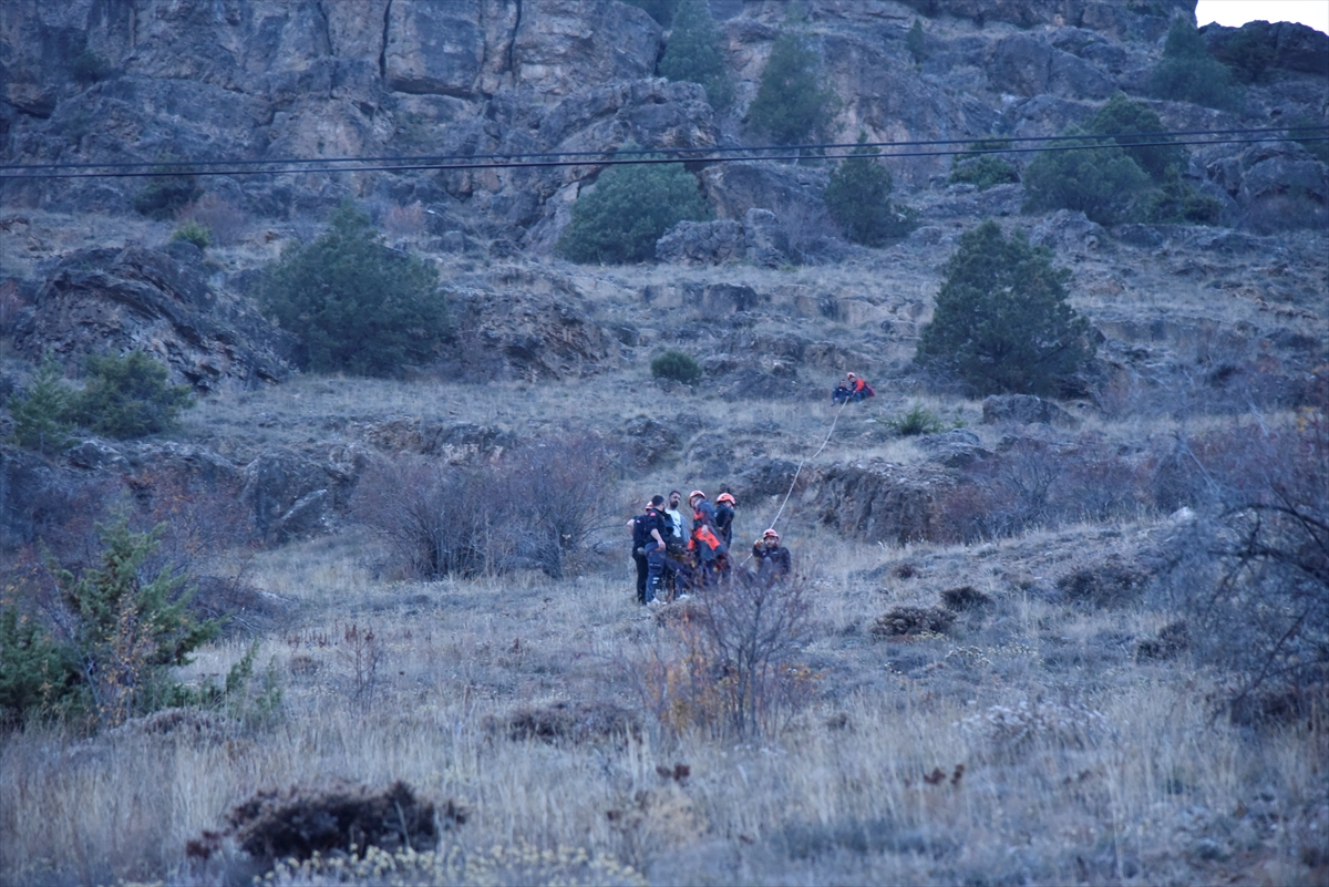 Gümüşhane'de doğa yürüyüşü sırasında kayalıklardan düşen hemşire yaralandı