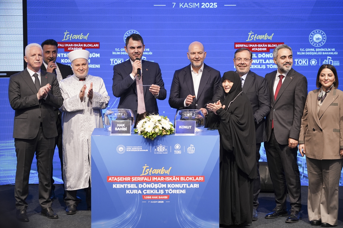 Bakan Kurum, İstanbul'da Şerifali İmar-İskan Blokları Kura Çekiliş Töreni'nde konuştu: