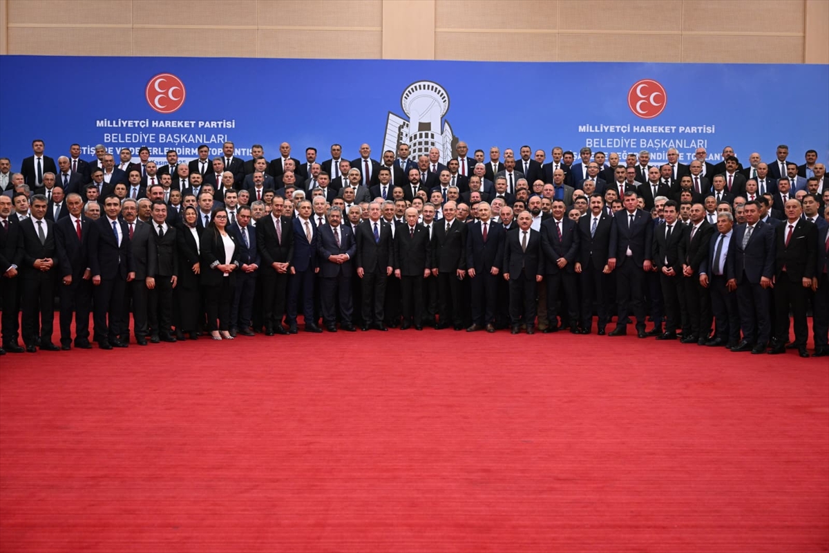 Bahçeli, MHP'li belediye başkanlarıyla yemekte bir araya geldi