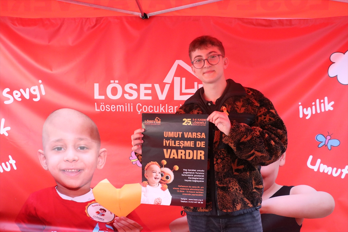 Küçük yaşta lösemiyi yendi şimdi gönüllü olarak hasta çocuklara moral veriyor