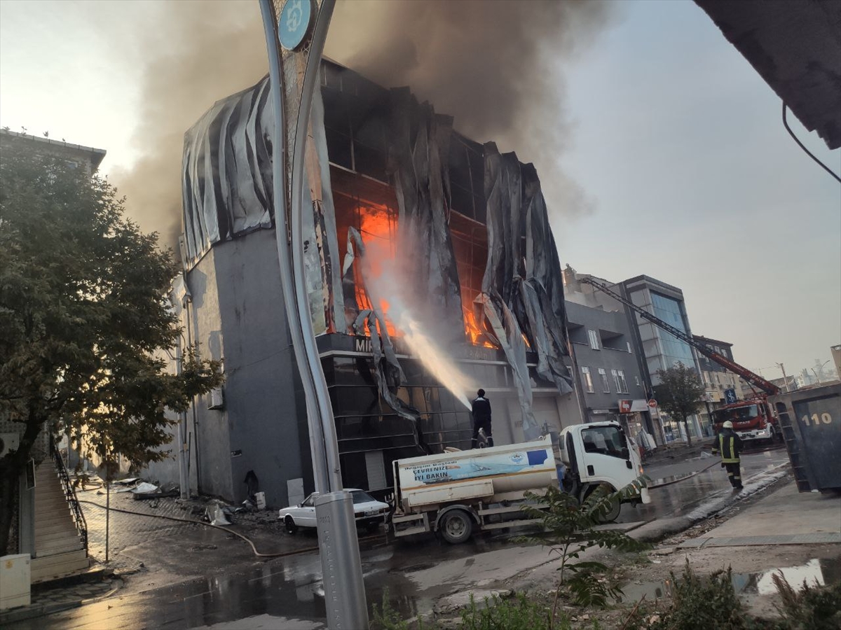 Kocaeli Valisi Aktaş'tan kozmetik fabrikasında çıkan yangına ilişkin açıklama