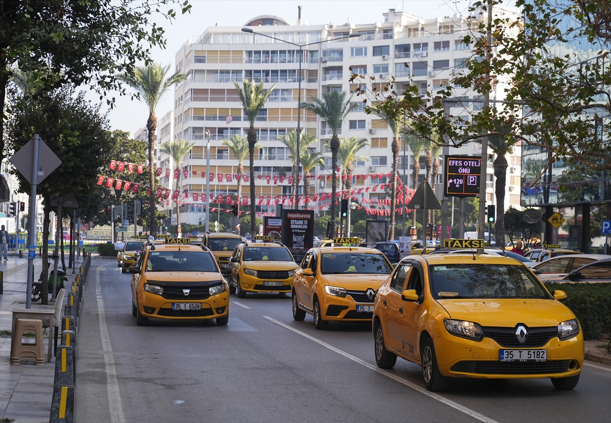 İzmir'de taksicilerden korsan taksiciliğe konvoylu tepki