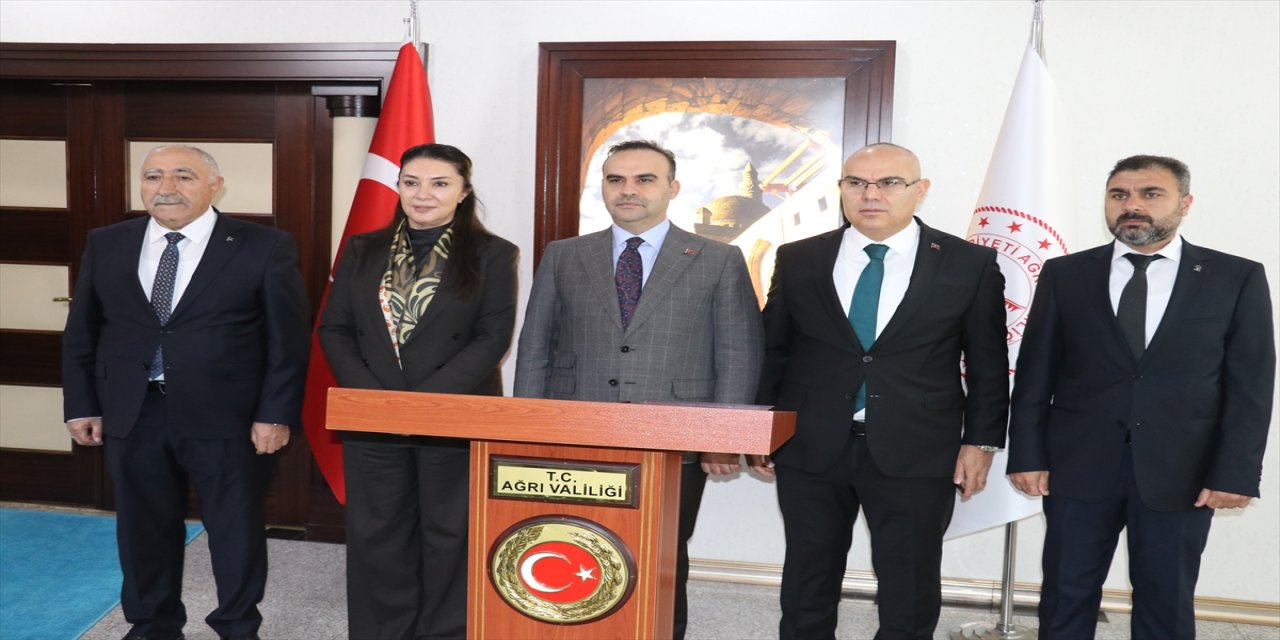 Bakan Mehmet Kacır, Ağrı’da valilik ve AKP İl Başkanlığını ziyaret ederek kentteki çalışmalarla ilgili bilgi aldı