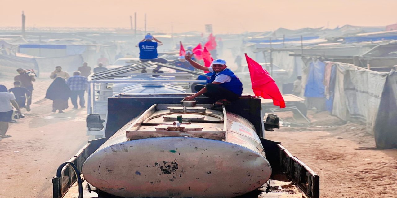 Deniz Feneri Derneği, Gazze’ye temiz içme suyu taşıyan en büyük insani yardım konvoyunu gönderdi