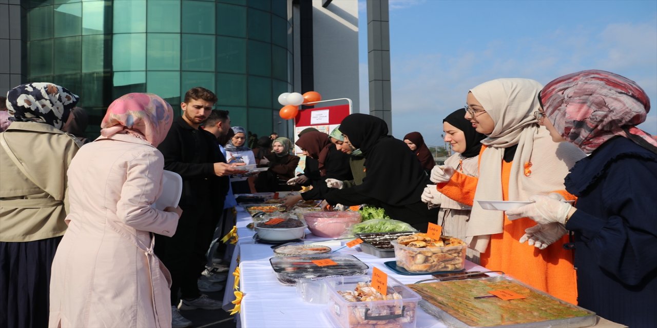 Trabzon Üniversitesi öğrencileri kermes geliriyle lösemili çocuklara hediyeler ve moral desteği sağladı