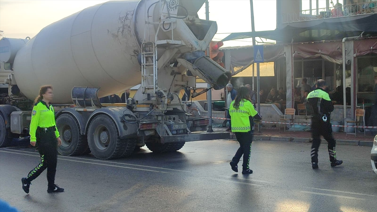 Beton mikserinin çarpasıyla vefat eden babaanne son yolculuğuna uğurlandı