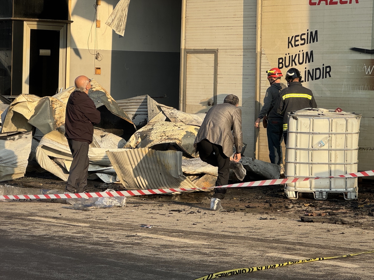 Kocaeli'de yangın çıkan fabrikada bilirkişi heyeti inceleme yaptı