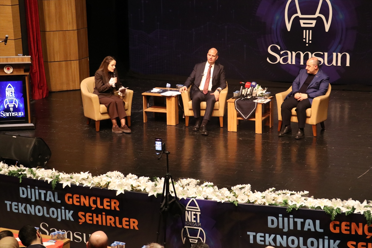 Samsun'da "Dijital Gençler, Teknolojik Şehirler-Net Konuşalım" söyleşisi düzenlendi