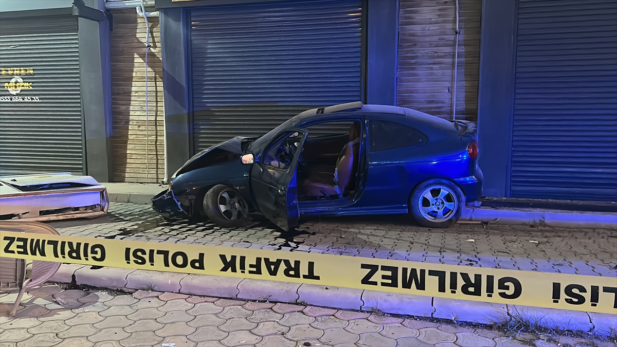 Hatay'da otomobilin çarptığı yaya hayatını kaybetti, sürücü yaralandı
