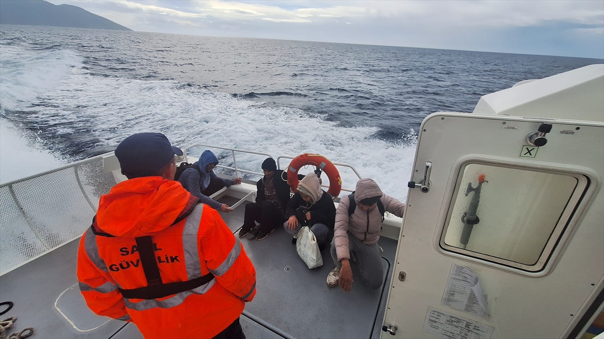 Muğla'da 4 düzensiz göçmen yakalandı, 30 düzensiz göçmen kurtarıldı