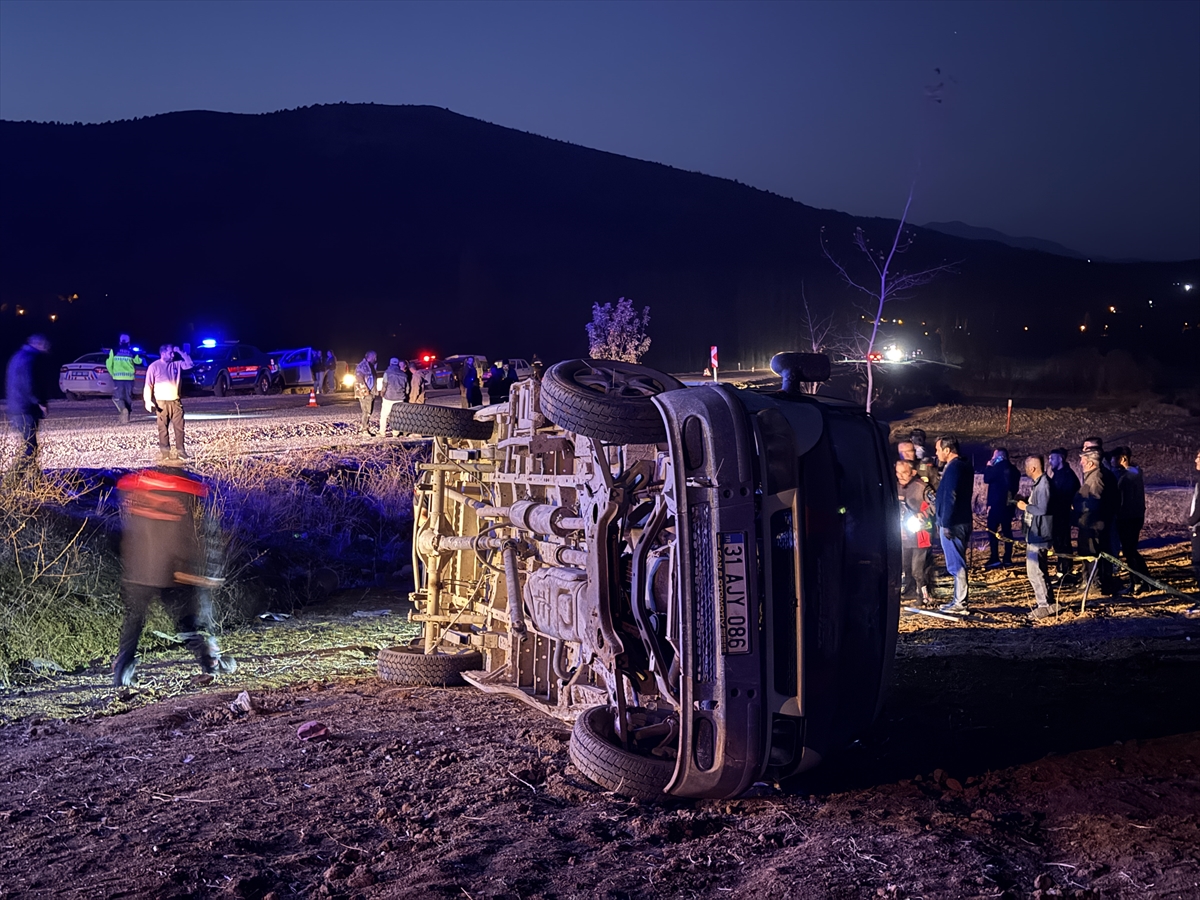 Kahramanmaraş'ta şarampole devrilen işçi servisindeki 2 kişi öldü, 7 kişi yaralandı