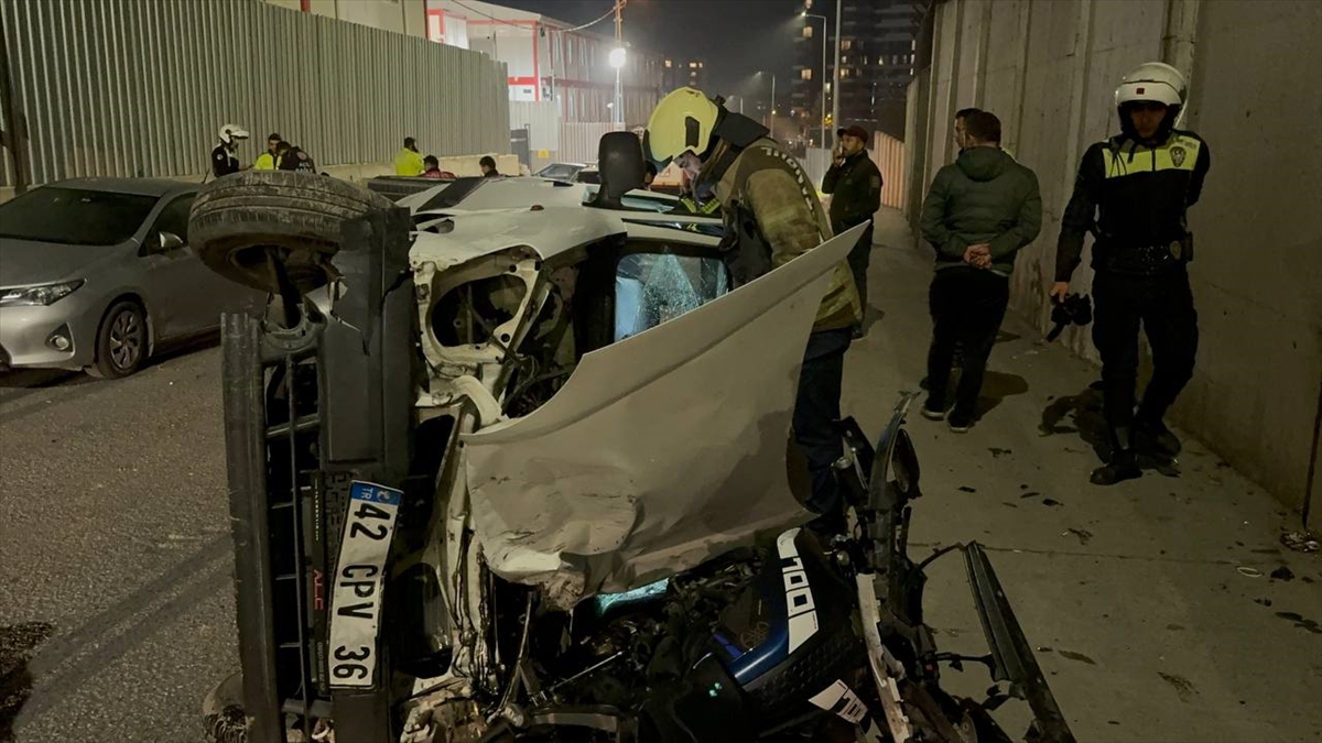 Sarıyer'de otomobilin motosiklete çarpıp devrildiği kazada 2 sürücü yaralandı