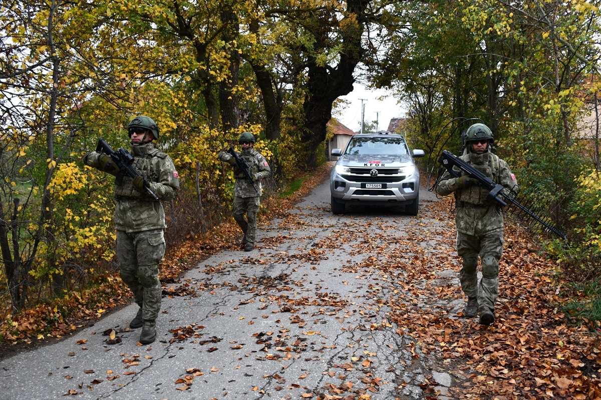 Türk askeri, Kosova'da devriye faaliyetlerine devam ediyor