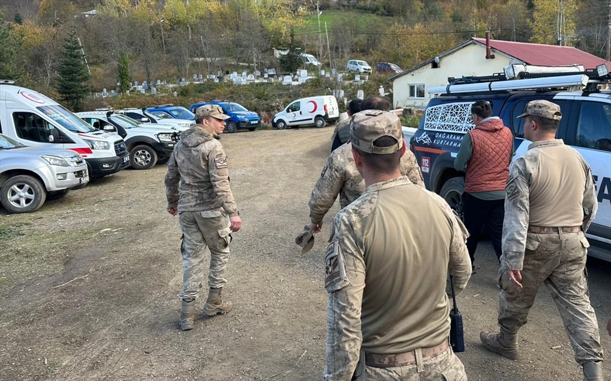 Kastamonu'da kaybolan anne ve oğlunu arama çalışmaları sürüyor