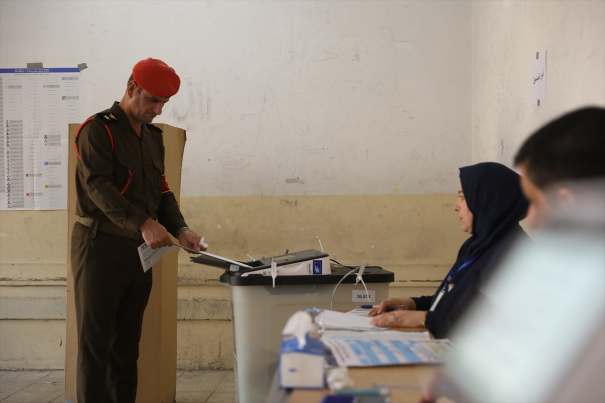 IKBY’de güvenlik güçleri ile yerinden edilmiş kamp sakinleri oy vermeye başladı