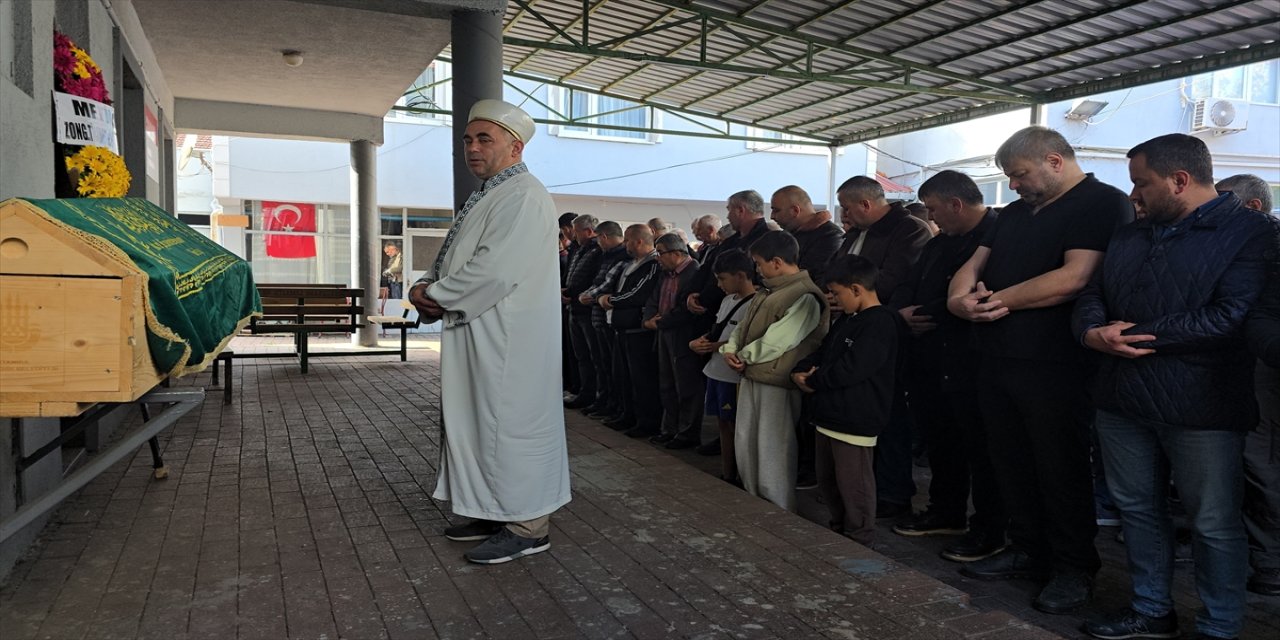 Zonguldak’ta evinde bıçaklanarak ölü bulunan yaşlı adam son yolculuğuna uğurlandı